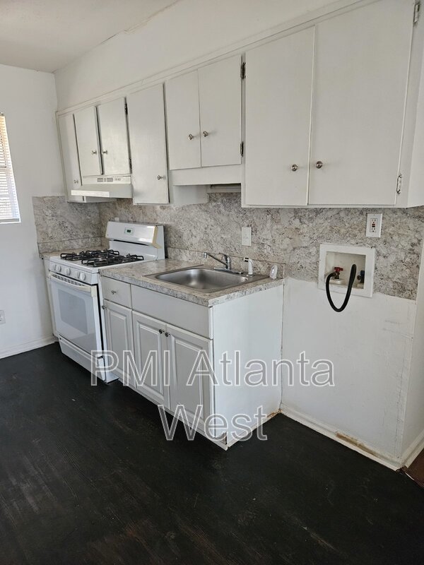 Location is everything! Accepting housing vouchers. property image