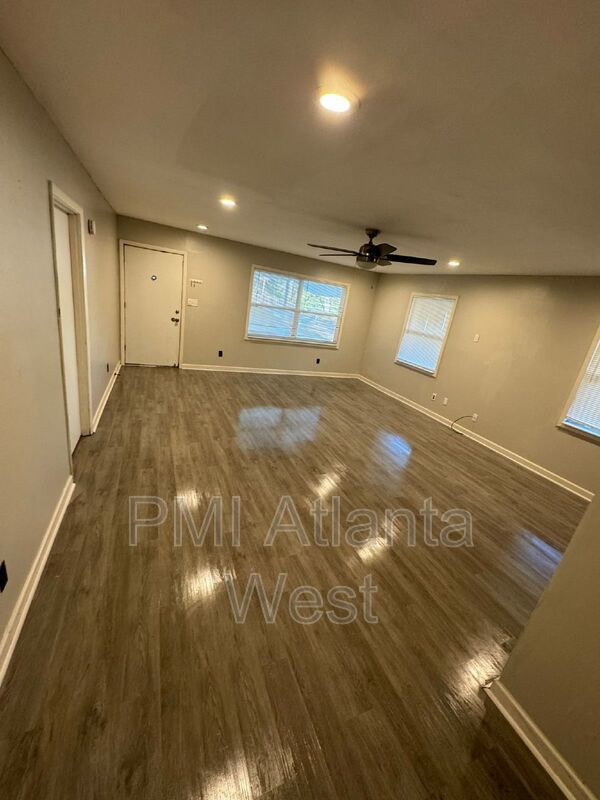 4 Bedroom, 3 Bath, 2 Kitchens - Multi living areas property image