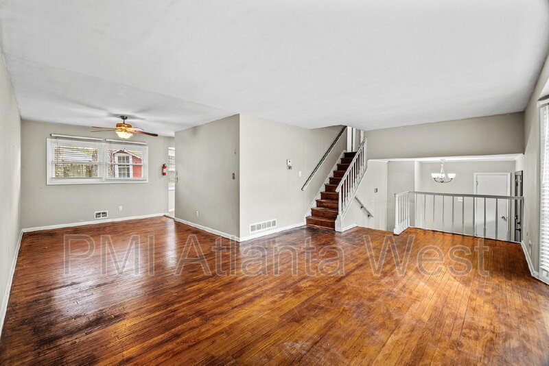 4 Bedroom, 3 Bath, 2 Kitchens - Multi living areas property image