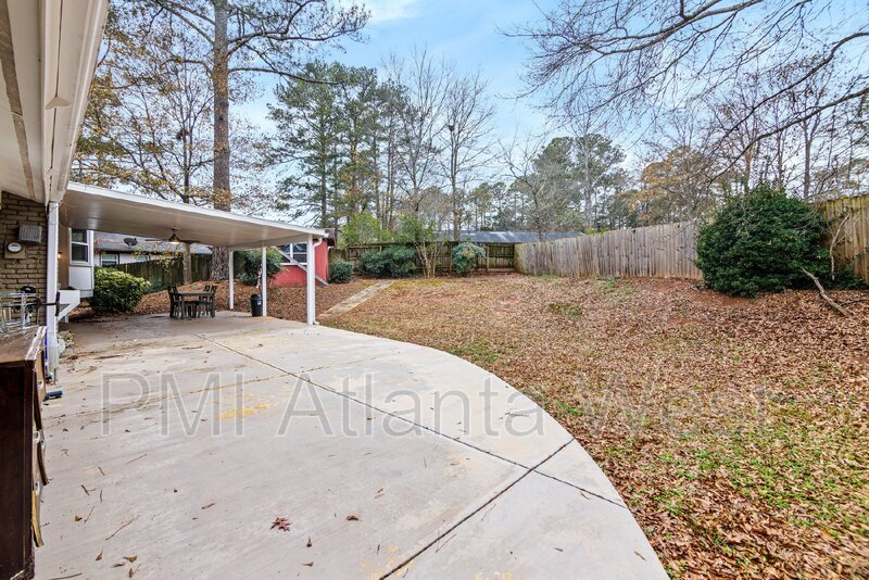 4 Bedroom, 3 Bath, 2 Kitchens - Multi living areas property image