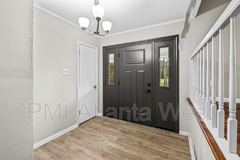 4 Bedroom, 3 Bath, 2 Kitchens - Multi living areas property image