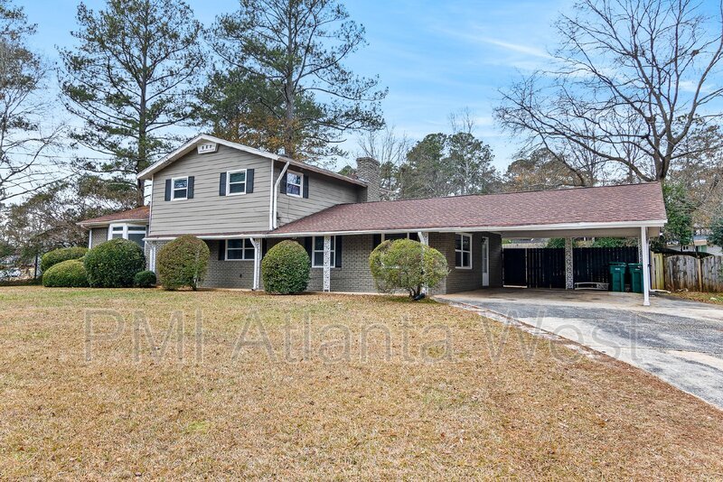 4 Bedroom, 3 Bath, 2 Kitchens - Multi living areas property image