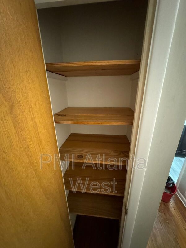 4 Bedroom, 3 Bath, 2 Kitchens - Multi living areas property image